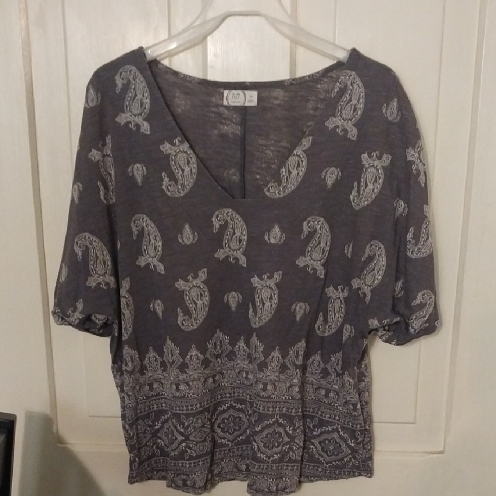 Maurices Gray and White Graphic Tee Relaxed Fit